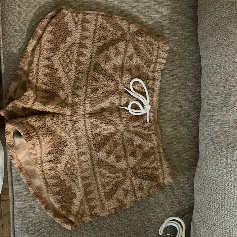 Sherpa high rise shorts(brand new w/tags)